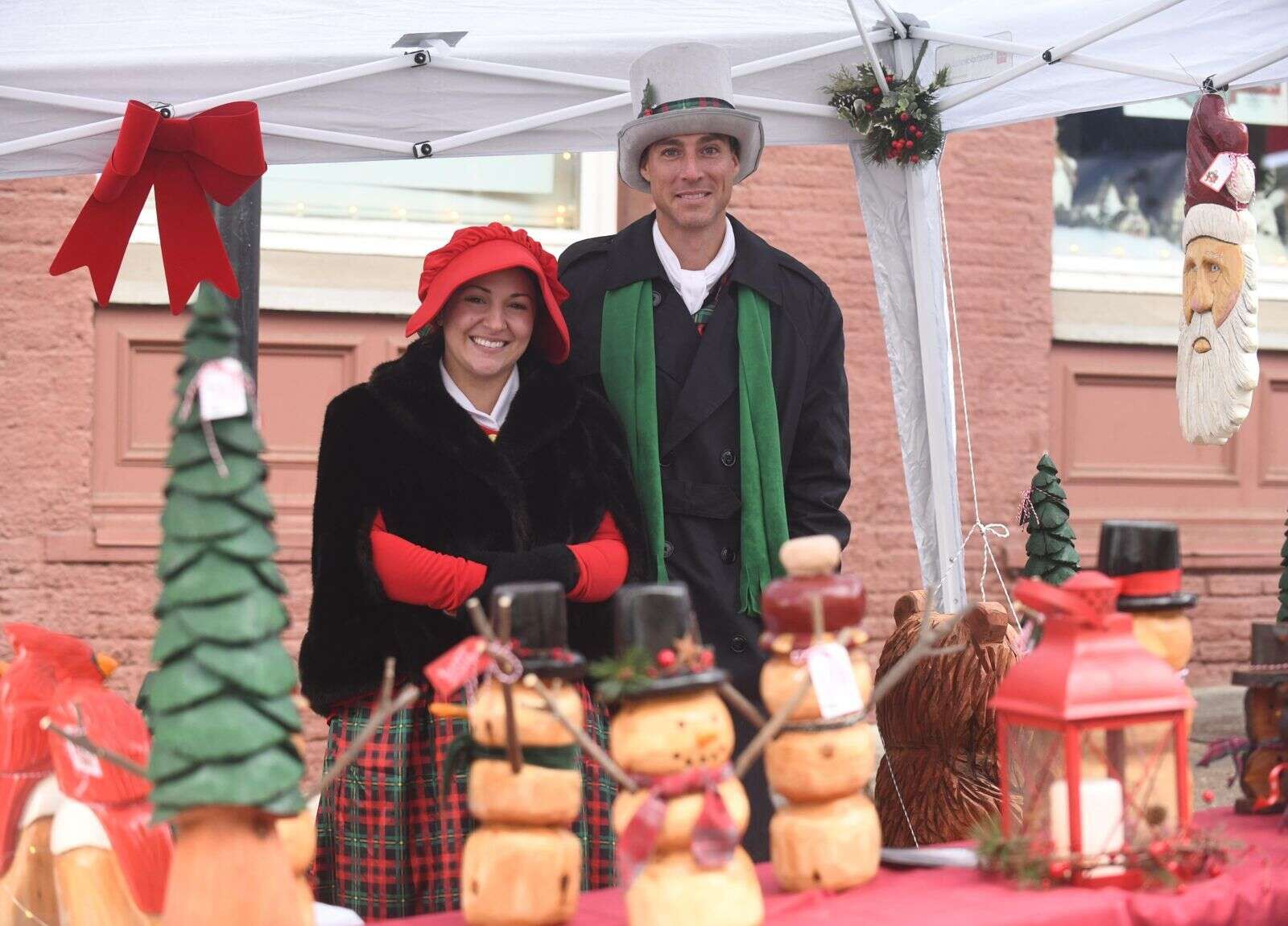 Come rain or shine: Victorian Christmas continues holiday street faire tradition